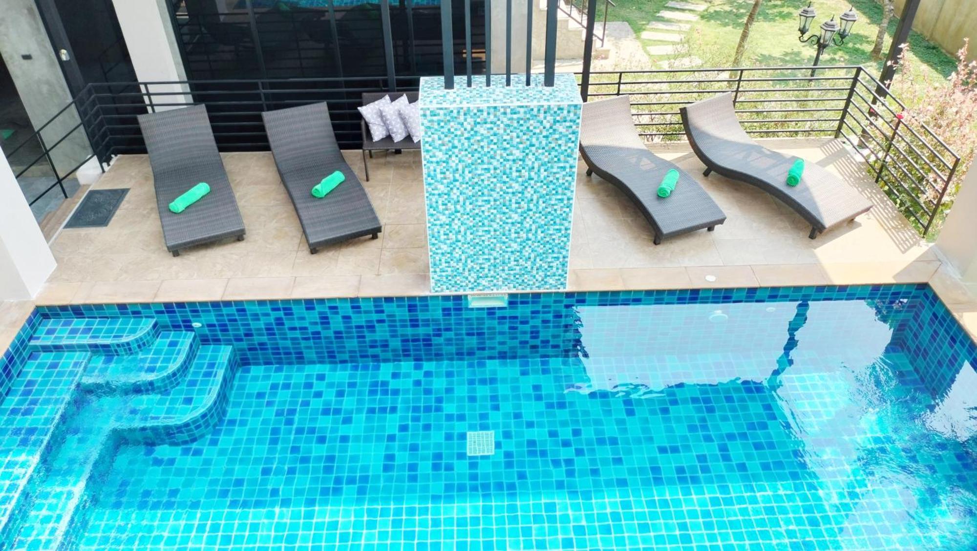 Villa Rajapruek Entire 3 Villas 7 Bedrooms Near Airport 清邁 外观 照片